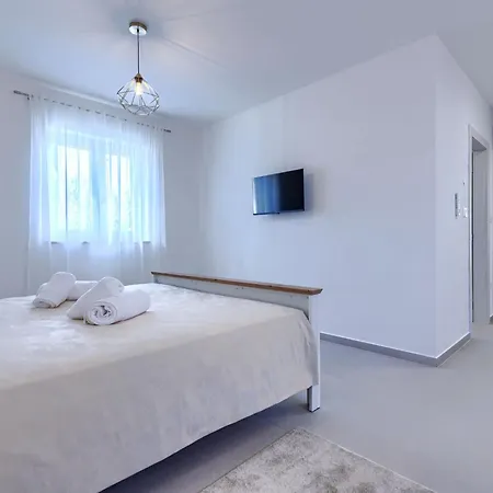 Jolanda By Interhome