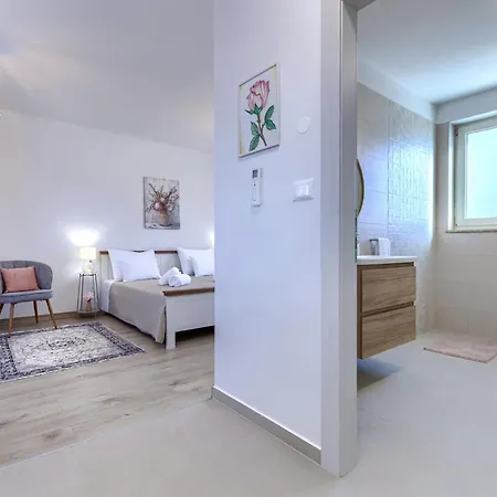 Jolanda By Interhome *