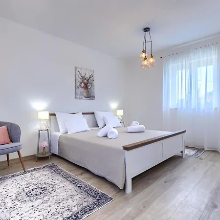 Jolanda By Interhome Žminj