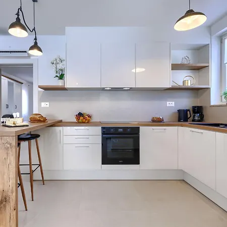 Villa Jolanda By Interhome