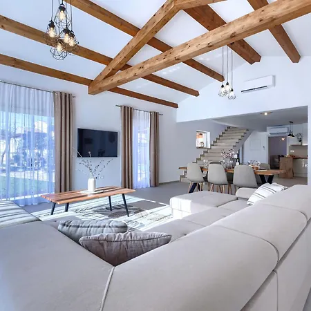 Villa Jolanda By Interhome