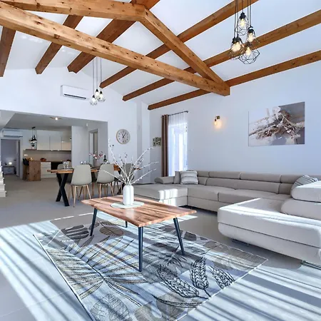 Jolanda By Interhome Žminj