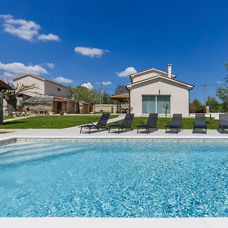 Jolanda By Interhome Žminj