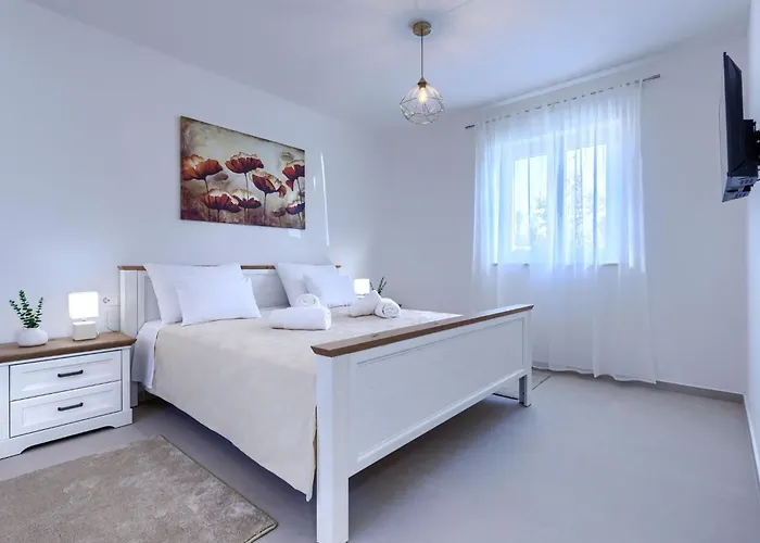 Jolanda By Interhome *
