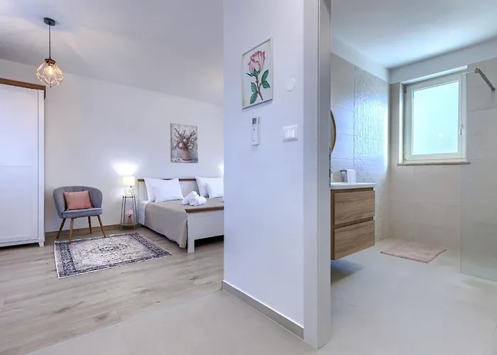 Jolanda By Interhome *