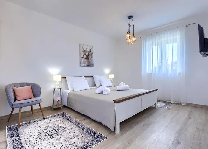 Jolanda By Interhome Zminj